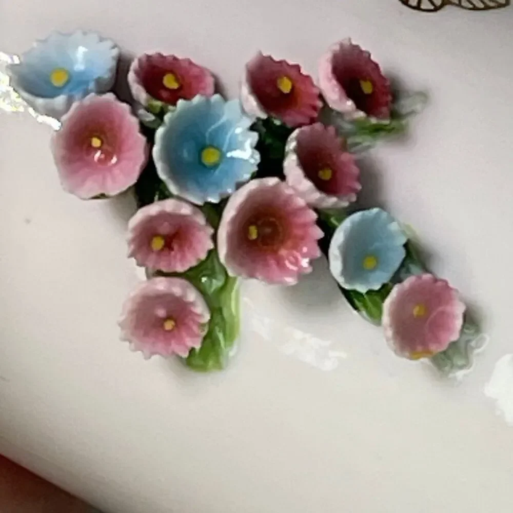 VTG Lefton China pink porcelain bud vase applied high -relief flowers. 6”